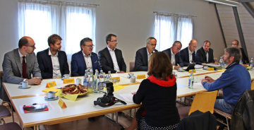 Beim Pressegespräch im Rathaus informierten Vertreter der Telekom, der Gigabit- Region Stuttgart sowie Bürgermeister Matthias Ruckh umfassend über den geplanten Ausbau des Glasfarnetzes