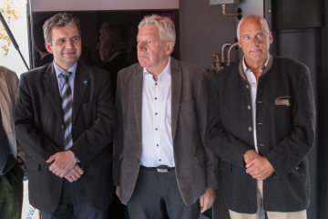 Peter Igel (li.), zuständig für Wirtschaftsförderung in Kaufbeuren sowie Kaufbeurens zweiter Bürgermeister Gerhard Bucher (Mi.)und Matthias Chmiel von varmeco