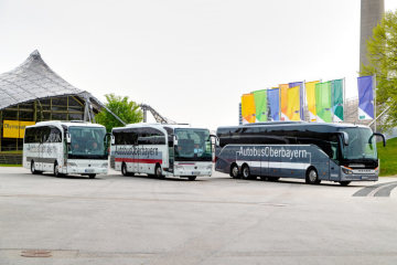 Mit ihrem großen Busfuhrpark deckt Autobus Oberbayern nahezu das komplette Spektrum der Fahrzeugbeförderung ab. (Fotos: Autobus Oberbayern)