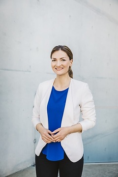 Portrait Judith Gerlach, Staatsministerin für Digitales
mdsbypi