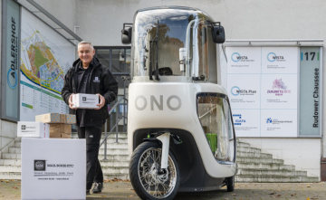 In Berlin-Adlershof sersetzt der ONO PAT einen herkömmlichen Transporter mit Dieselantrieb der Boxes Etc.