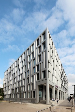 Der von einer Projektgesellschaft der Firmengruppe Matthäus Schmid realisierte Gebäudekomplex in Stuttgart ist an die Hotelketten Premier Inn und Hampton by Hilton verpachtet.
#Wolframstrasse