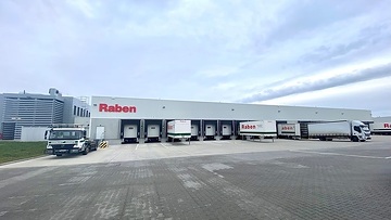 Die Niederlassung in Gera verfügt über ein 18.000 Quadratmeter großes Logistiklager.