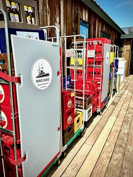 Mit Roll-Safe sind auch die schweren Getränkekisten des Strandrestaurants Prince George in den Niederlanden optimal geschützt.