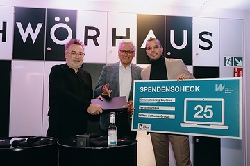 von links:
Bernd Leitner, Leiter Verschwörhaus, OB Gunter Czisch und Dominik Schwärzel, CEO Wilken Software Group